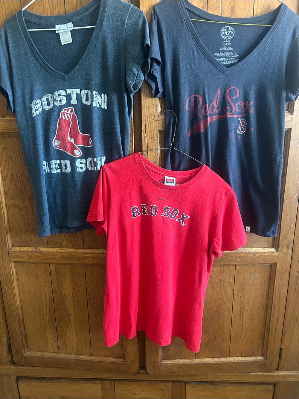Nike Women’s⚾️Lot of 3♥️RED SOX💙Graphic TEES  all fit like mediums.😎